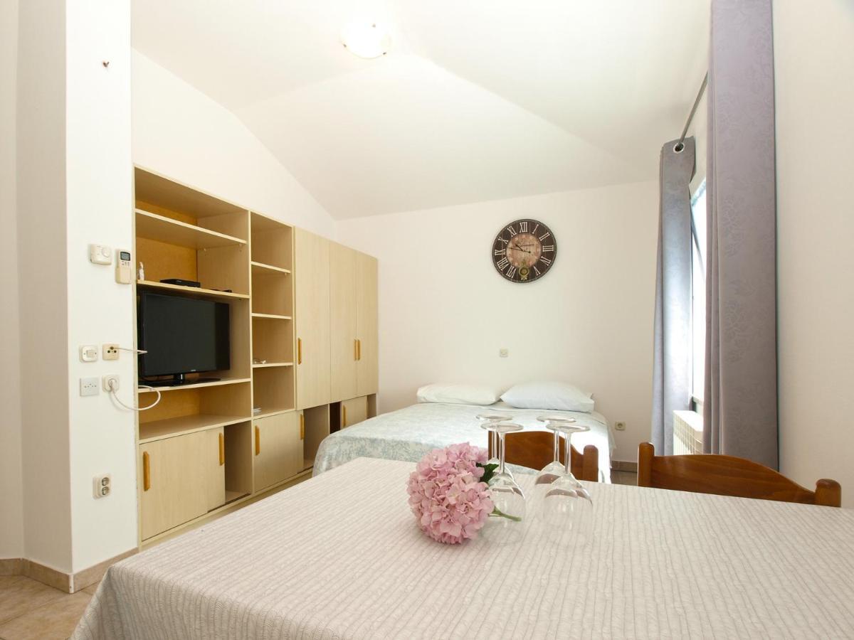 Apartments Biskupije 810 Medulin Eksteriør bilde
